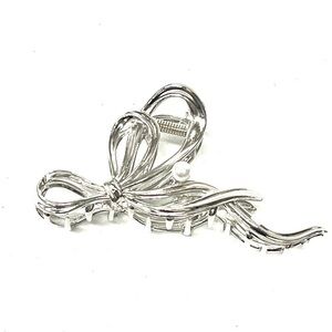 Victoria Leland Desigbs Elegant Silver Bow Brooch